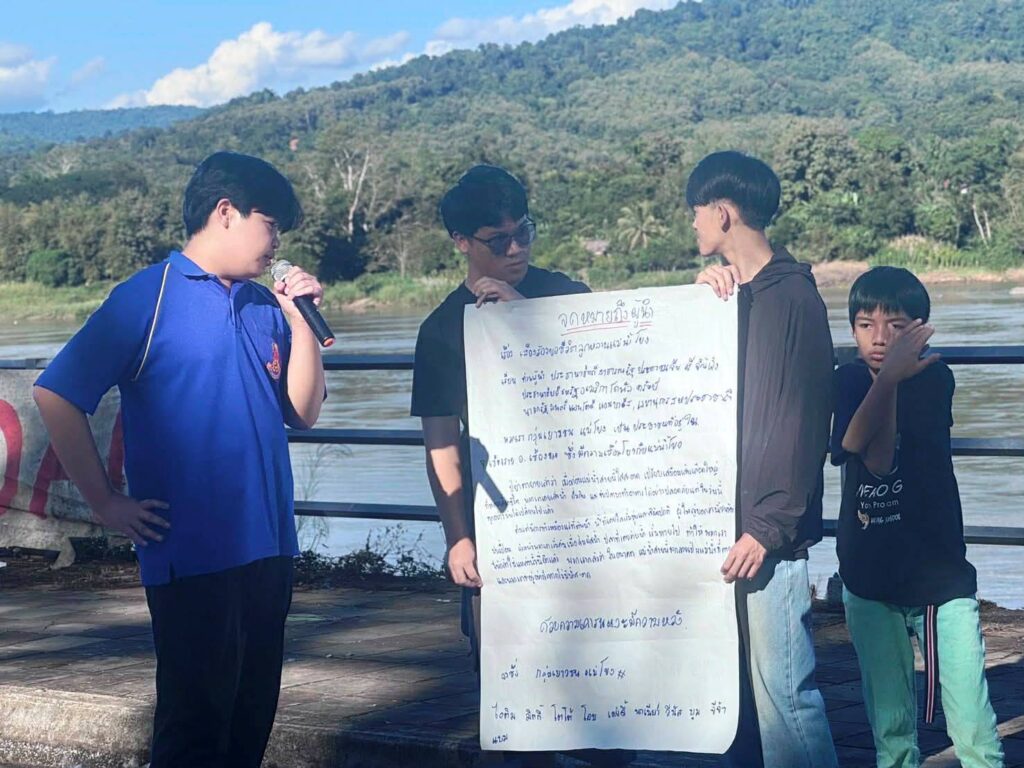 Chiang Rai Student Send 3,000 Letters to World Leaders