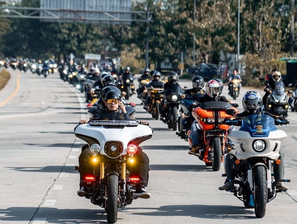 Downtown MC Vists Chiang Rai with 300 Harleys