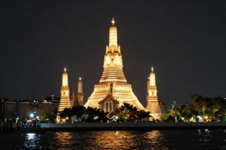 Bangkok Temples Open for New Year’s Eve Prayers: What to Expect Tonight and Travel Tips