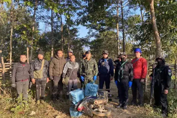 Chiang Rai Soldiers Intercept Motorbike Hauling 600,000 Meth Pills