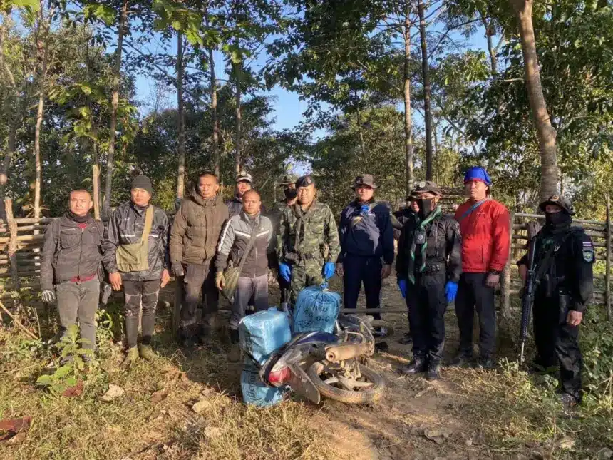 Chiang Rai Soldiers Intercept Motorbike Hauling 600,000 Meth Pills