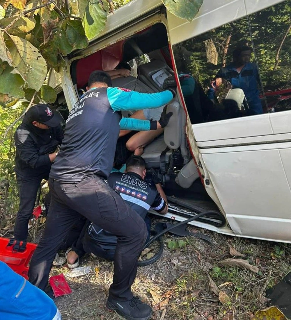 Passenger Van Crash in Chiang Mai
