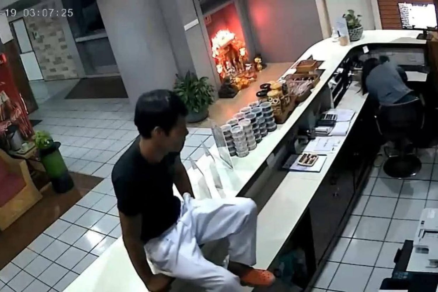 Police Arrest Suspect After Hotel Receptionist Killed