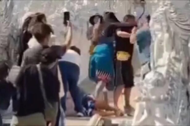 Chinese Tourists Brawl at Chiang Rai's Famous White Temple