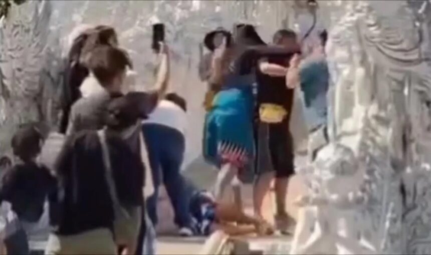 Chinese Tourists Brawl at Chiang Rai's Famous White Temple