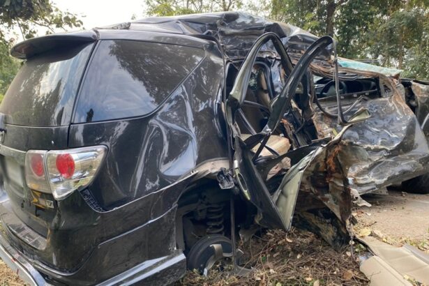 Speeding Toyota Fortuner Crashes