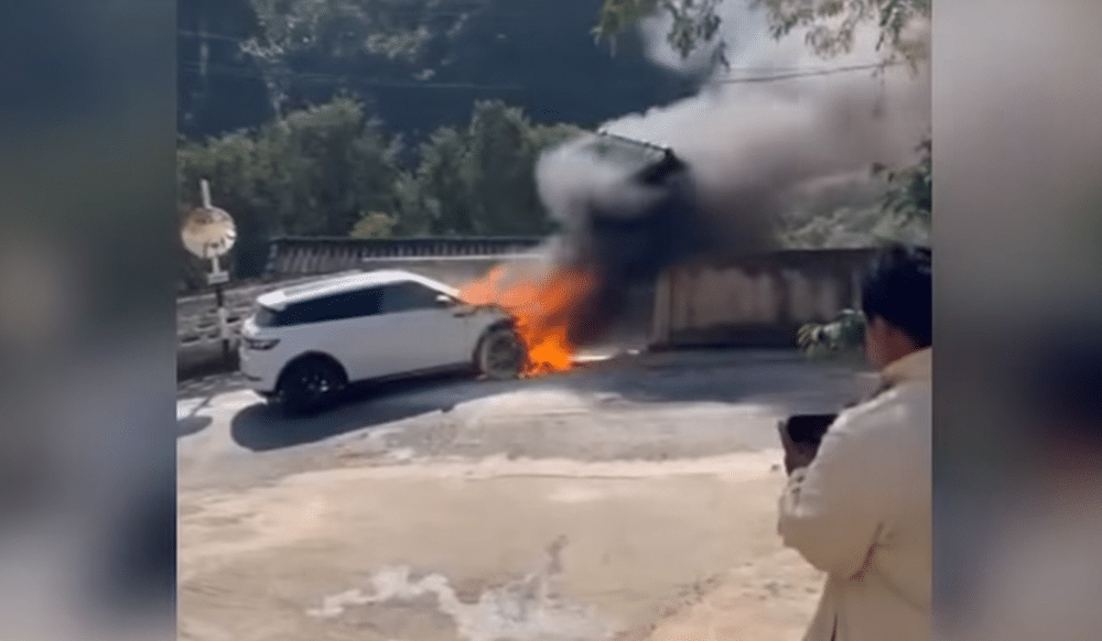 Range Rover Catches Fire
