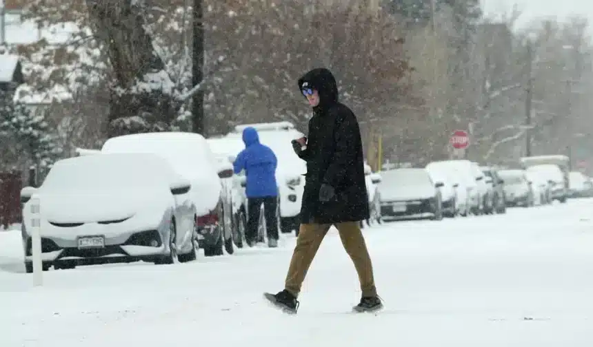 US Winter Storm: 1M+ Power Outages and 10,000 Flights Canceled