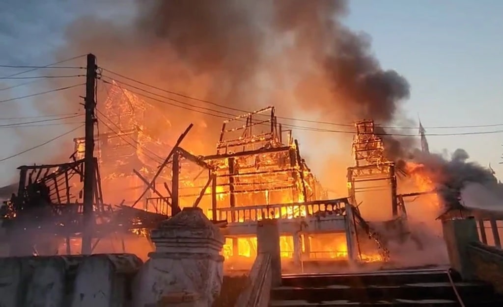 Fire Destroys 144-Year-Old Temple Building in Lampang