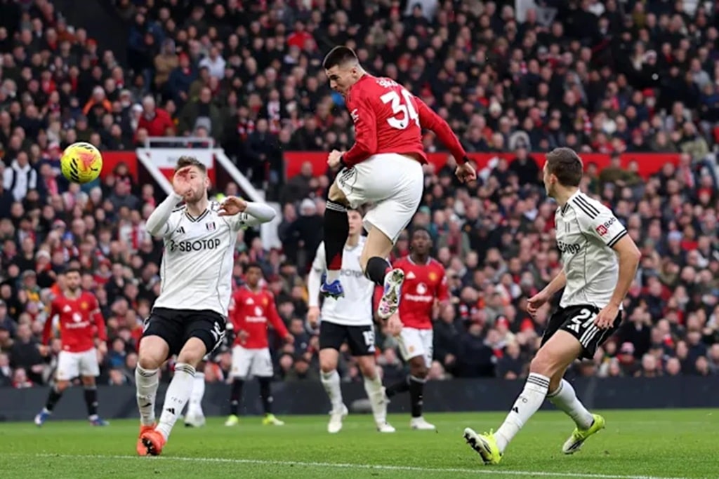 Manchester United claimed a gritty 3-2 win over Fulham