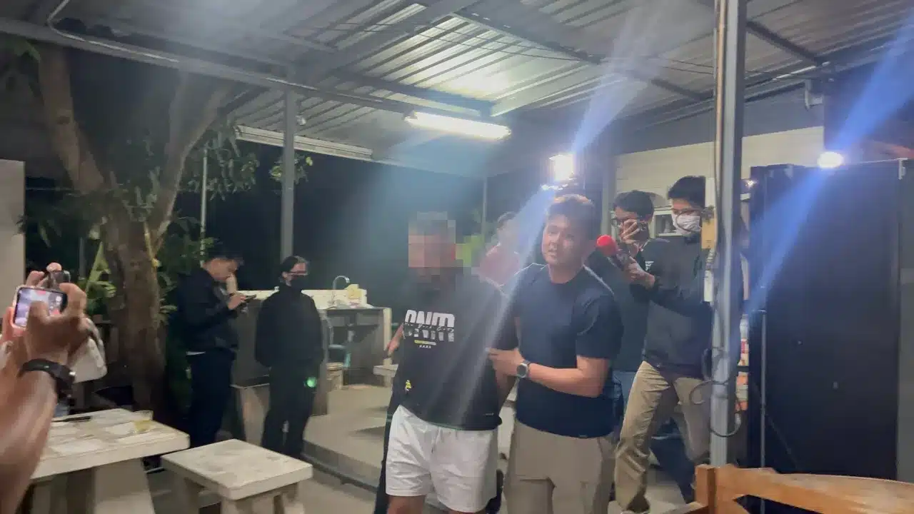 Police arrest Russians