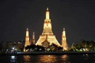 Bangkok Temples Open for New Year’s Eve Prayers: What to Expect Tonight and Travel Tips